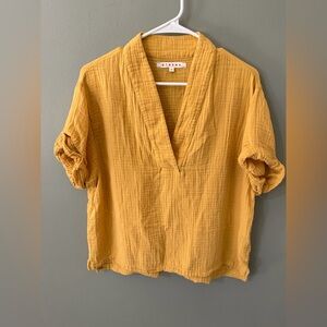 Xírena Avery Top, which is a relaxed-fit blouse crafted from medium